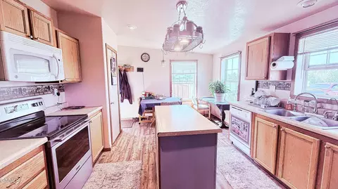 14014 Lake View Dr, Williston, ND 58801 photo 18