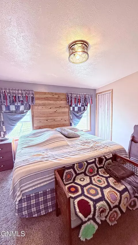 14014 Lake View Dr, Williston, ND 58801 photo 29