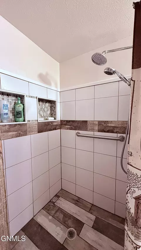 14014 Lake View Dr, Williston, ND 58801 photo 33