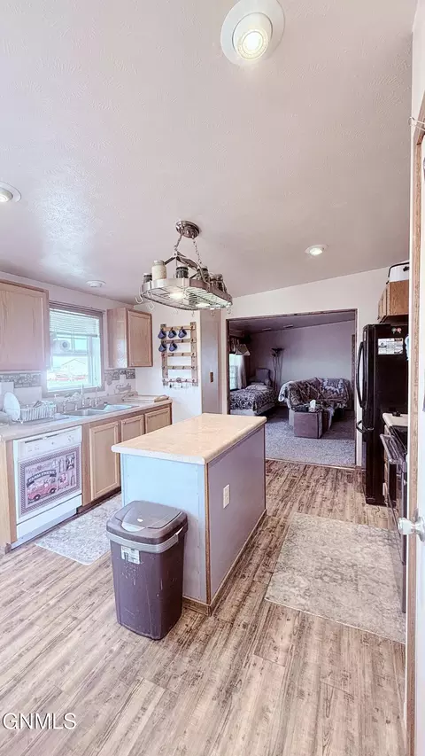 14014 Lake View Dr, Williston, ND 58801 photo 16