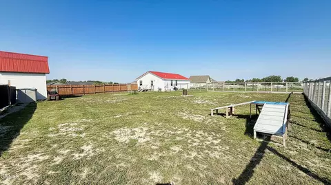 14014 Lake View Dr, Williston, ND 58801 photo 2