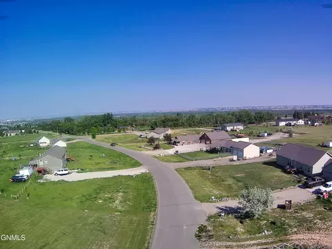 14014 Lake View Dr, Williston, ND 58801 photo 7