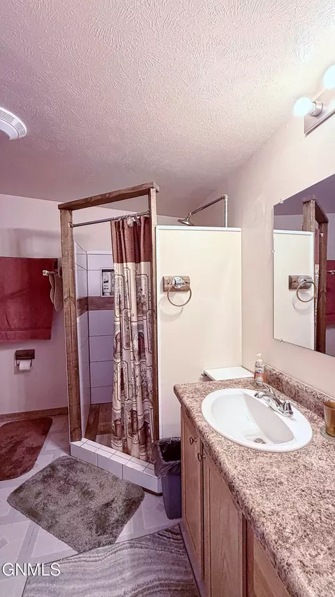 14014 Lake View Dr, Williston, ND 58801 photo 32