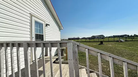 14014 Lake View Dr, Williston, ND 58801 photo 5