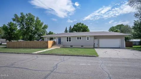 101 S Lincoln Ave, Center, ND 58530