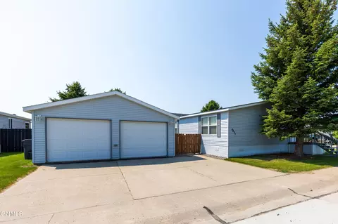 4821 Trenton Dr, Bismarck, ND 58503