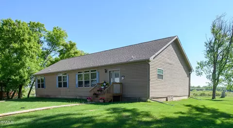 8320 Willow Rd N, Mandan, ND 58554