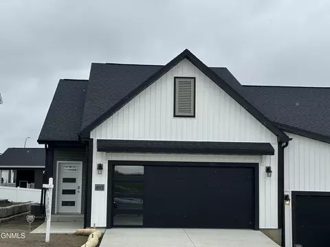 4513 47th St NW, Mandan, ND 58554