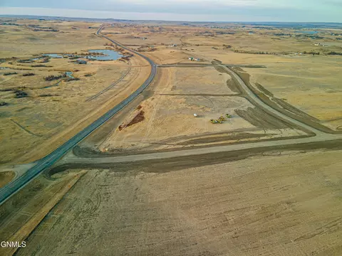 3487 Dakota Loop, Mandan, ND 58554 photo 2