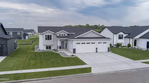 3808 Nickel St, Bismarck, ND 58503