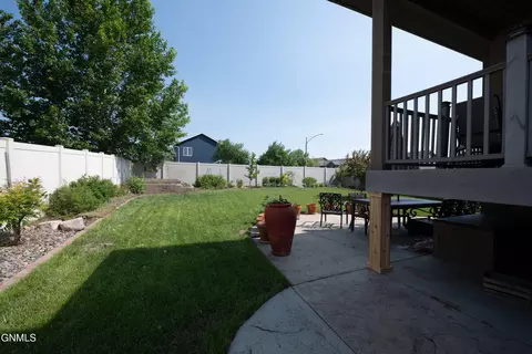 Exterior - 929 Pheasant Run Ave, Dickinson, ND 58601 photo 7 of 20