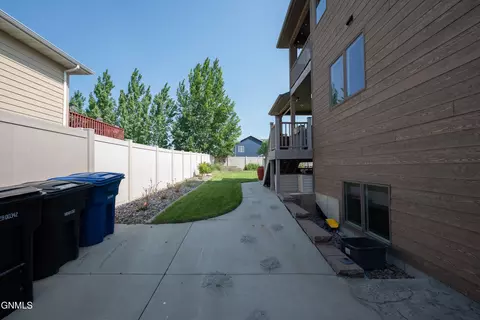 Exterior - 929 Pheasant Run Ave, Dickinson, ND 58601 photo 15 of 20