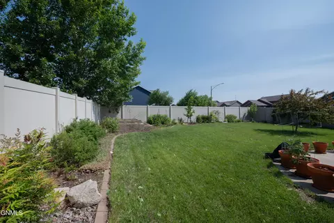 Exterior - 929 Pheasant Run Ave, Dickinson, ND 58601 photo 8 of 20