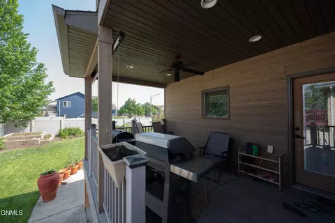 Exterior - 929 Pheasant Run Ave, Dickinson, ND 58601 photo 5 of 20
