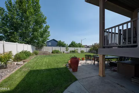 Exterior - 929 Pheasant Run Ave, Dickinson, ND 58601 photo 6 of 20