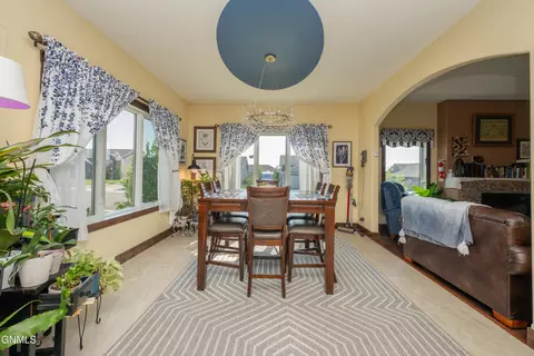 Dining - 929 Pheasant Run Ave, Dickinson, ND 58601 photo 1 of 5