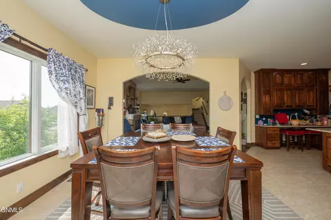 Dining - 929 Pheasant Run Ave, Dickinson, ND 58601 photo 2 of 5