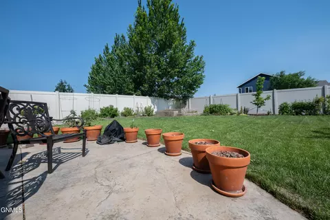 Exterior - 929 Pheasant Run Ave, Dickinson, ND 58601 photo 14 of 20