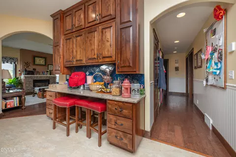 Entry Way - 929 Pheasant Run Ave, Dickinson, ND 58601 photo 5 of 6