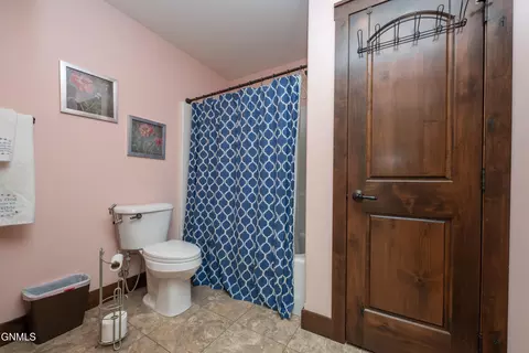 Bath - 929 Pheasant Run Ave, Dickinson, ND 58601 photo 11 of 13