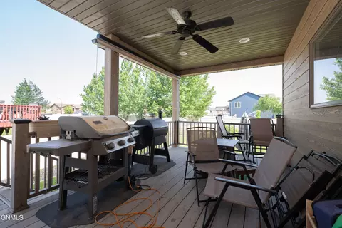 Exterior - 929 Pheasant Run Ave, Dickinson, ND 58601 photo 4 of 20