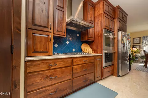 Kitchen - 929 Pheasant Run Ave, Dickinson, ND 58601 photo 6 of 12
