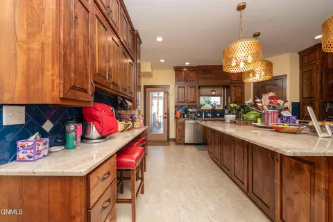 Kitchen - 929 Pheasant Run Ave, Dickinson, ND 58601 photo 3 of 12