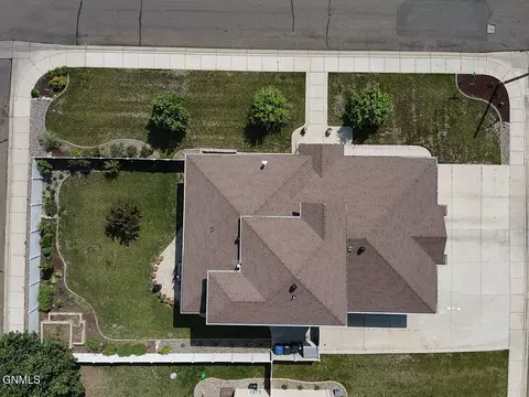 View/Area - 929 Pheasant Run Ave, Dickinson, ND 58601 photo 9 of 9