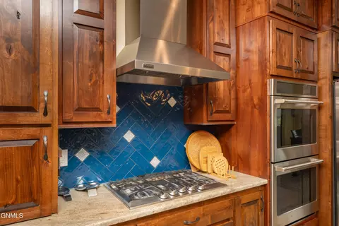 Kitchen - 929 Pheasant Run Ave, Dickinson, ND 58601 photo 7 of 12