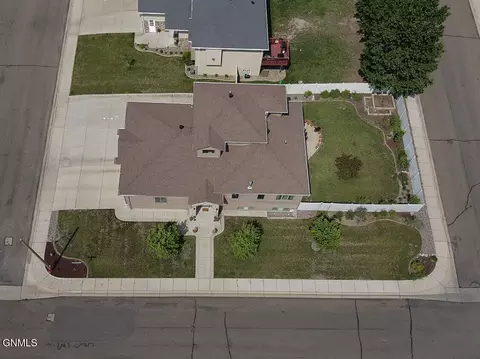 View/Area - 929 Pheasant Run Ave, Dickinson, ND 58601 photo 1 of 9