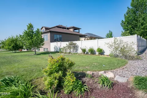Exterior - 929 Pheasant Run Ave, Dickinson, ND 58601 photo 17 of 20