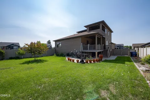 Exterior - 929 Pheasant Run Ave, Dickinson, ND 58601 photo 10 of 20
