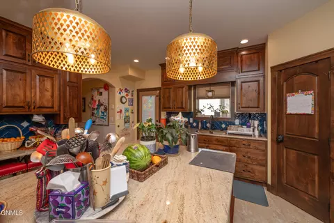 Kitchen - 929 Pheasant Run Ave, Dickinson, ND 58601 photo 9 of 12