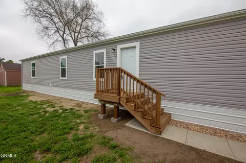 104 Deer St, Mandan, ND 58554