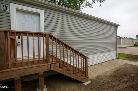 105 Deer St, Mandan, ND 58554