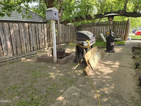 Exterior - 703 1st St E St E, Dickinson, ND 58601 photo 2 of 3