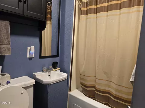 Bath - 703 1st St E St E, Dickinson, ND 58601 photo 1 of 1