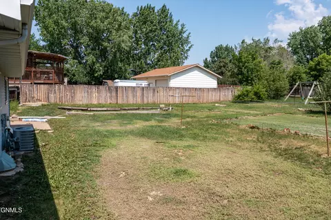 Exterior - 748 8th Ave E, Dickinson, ND 58601 photo 6 of 8
