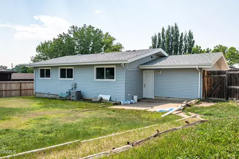 Exterior - 748 8th Ave E, Dickinson, ND 58601 photo 7 of 8