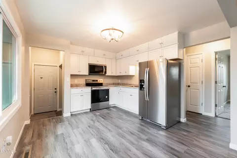 Kitchen - 748 8th Ave E, Dickinson, ND 58601 photo 1 of 2