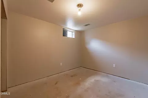 Bedroom - 748 8th Ave E, Dickinson, ND 58601 photo 4 of 5