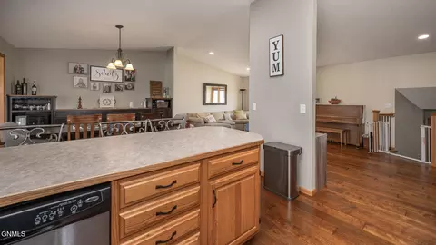 1501 4th Ave NE, Mandan, ND 58554 photo 23