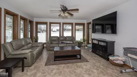 1501 4th Ave NE, Mandan, ND 58554 photo 25