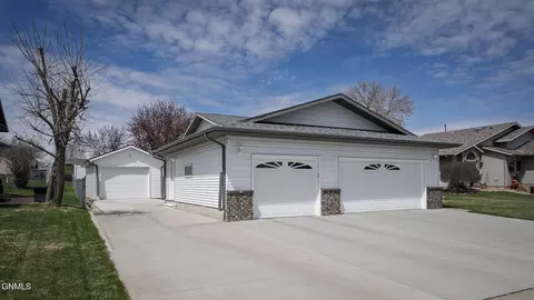 1501 4th Ave NE, Mandan, ND 58554 photo 3