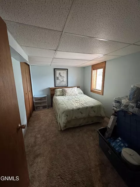 Bedroom - 1526 5th Ave Sw Ave SW, Jamestown, ND 58401 photo 4 of 5