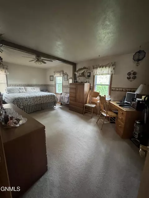 Bedroom - 1526 5th Ave Sw Ave SW, Jamestown, ND 58401 photo 1 of 5
