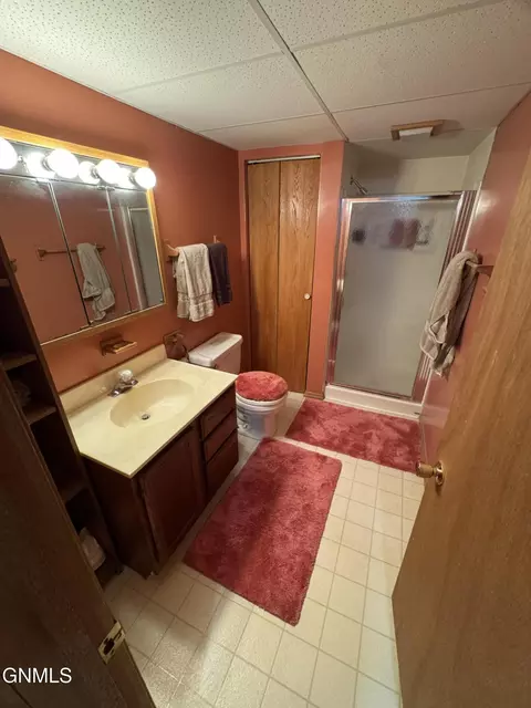 Bath - 1526 5th Ave Sw Ave SW, Jamestown, ND 58401 photo 3 of 3