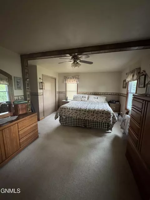 Bedroom - 1526 5th Ave Sw Ave SW, Jamestown, ND 58401 photo 2 of 5