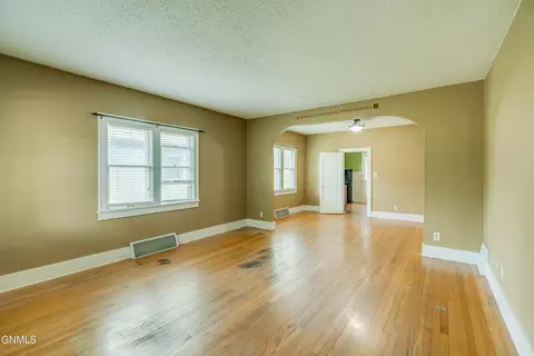 718 1st St, Bismarck, ND 58501 photo 5