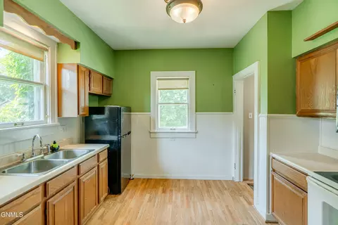 718 1st St, Bismarck, ND 58501 photo 22